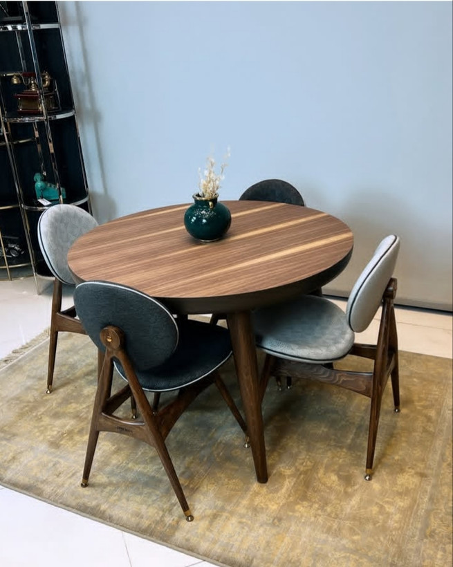 ناهارخوری گرد تمام چوب