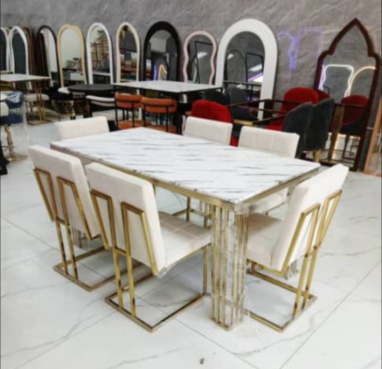 میز ناهارخوری فلزی